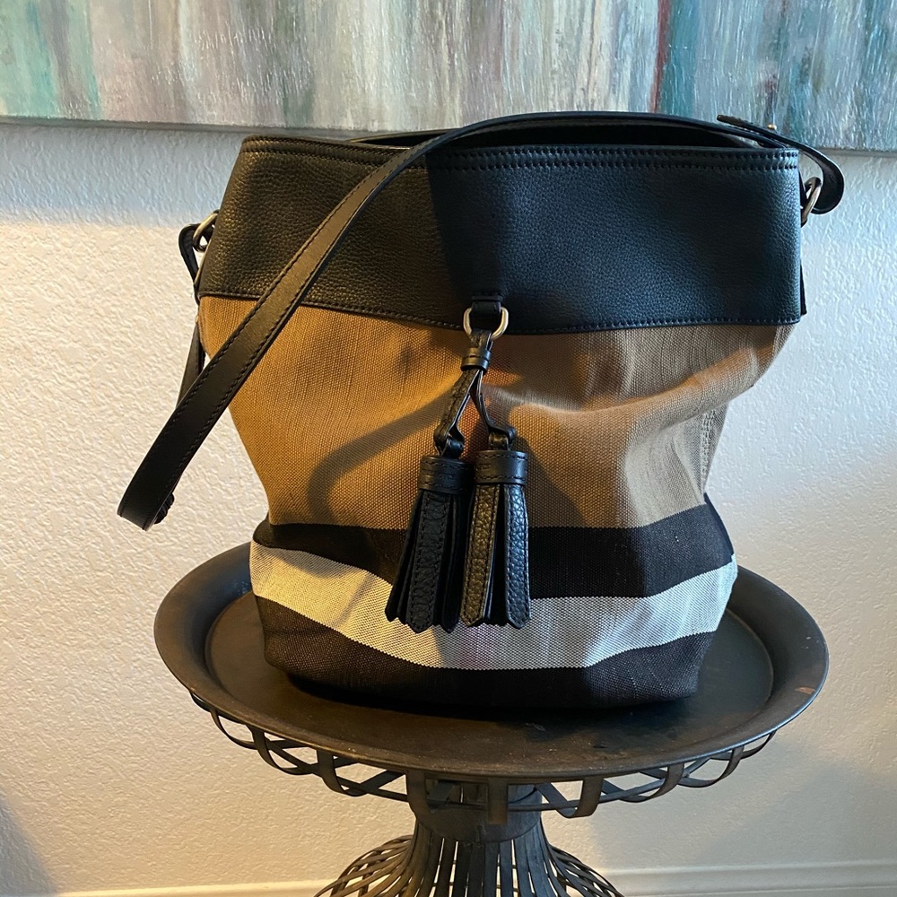 Burberry Brit Grainy Check Medium Ashby Tassel